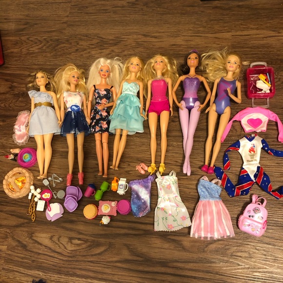 HUGE Barbie lot with 7 dolls, clothes, accessories - Picture 1 of 12